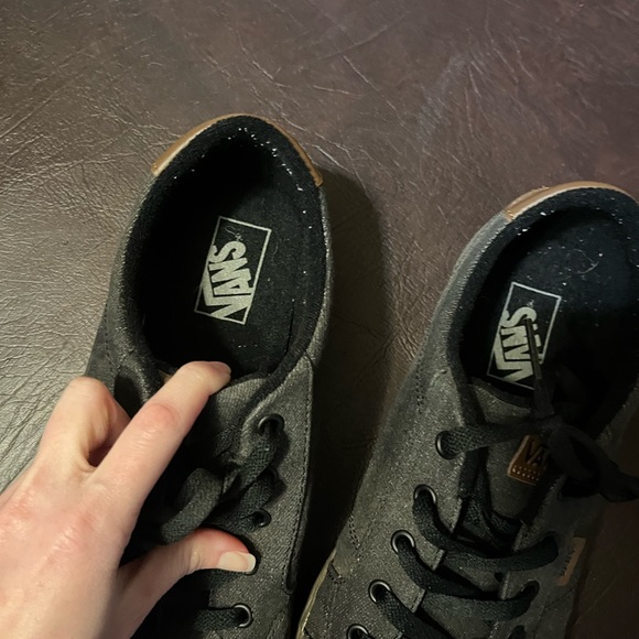 Vans - Picture 3 of 5